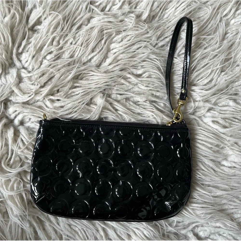 Coach Peyton Monogram Puff Embossed Black Patent Leather Go-Go Wristlet Bag EUC
